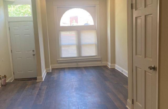 2720 PARKWOOD Avenue Gallery 3