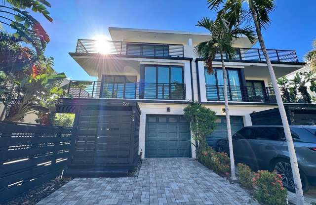722 NE 15th Ave photos photos