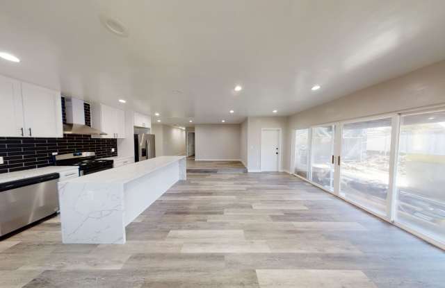 4BD/2 BA Close Walk to Campus Gallery 2