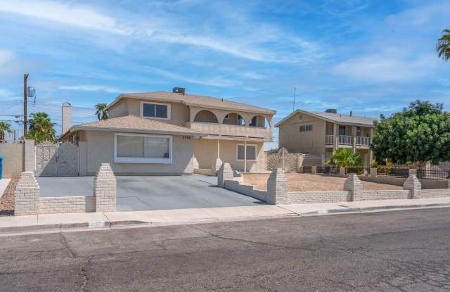 2298 Golden Arrow Drive, Las Vegas, Nevada 89169 View Gallery 4