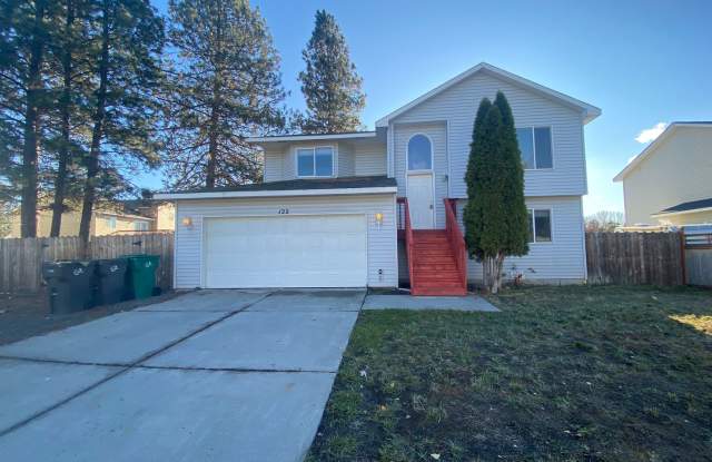 Single Family Home for Rent - 4 Bedroom, 2 Bathroom Located in Cheney! - 122 Pinecrest Lane, Cheney, WA 99004