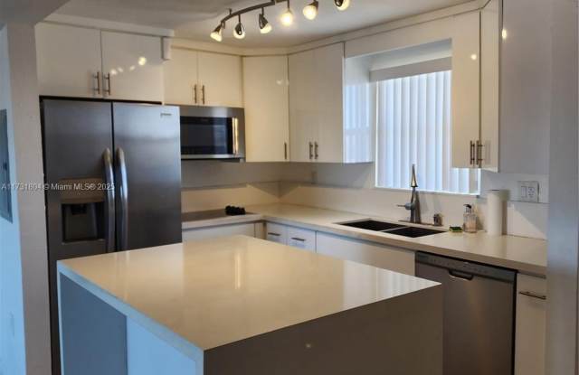 9375 Fontainebleau Blvd - 9375 Fontainebleau Blvd, Miami, FL 33144
