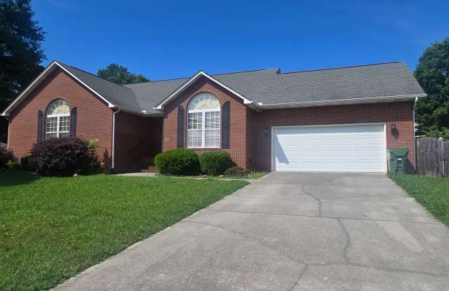 Conveniently located 3br/2ba house in Maryville photos photos