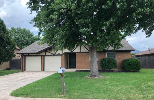 Beautifully updated, 3 bed 2 bath home in Moore, ready for move in! New granite, paint and fixtures! photos photos