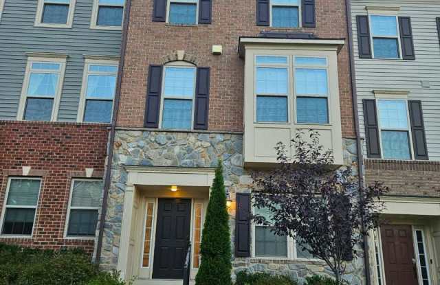 Gorgeous 4-Bed 3.5-Bath Townhouse next to Ft Meade photos photos