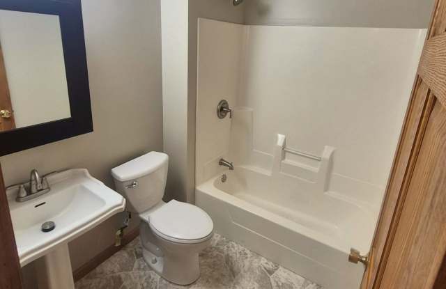 821 10 1/2 Ave S-lower Unit Gallery 4