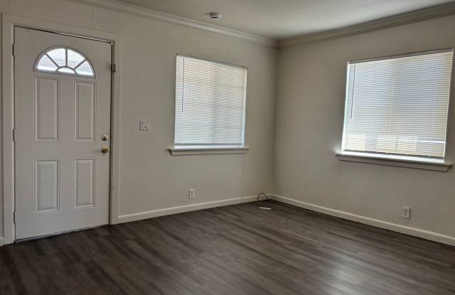 Cute & cozy home near Fresno City College Gallery 3