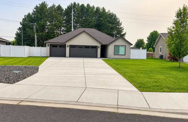 Beautiful Three Bedroom in Pasco Near Chiawana High School photos photos Beautiful Three Bedroom in Pasco Near Chiawana High School photos photos