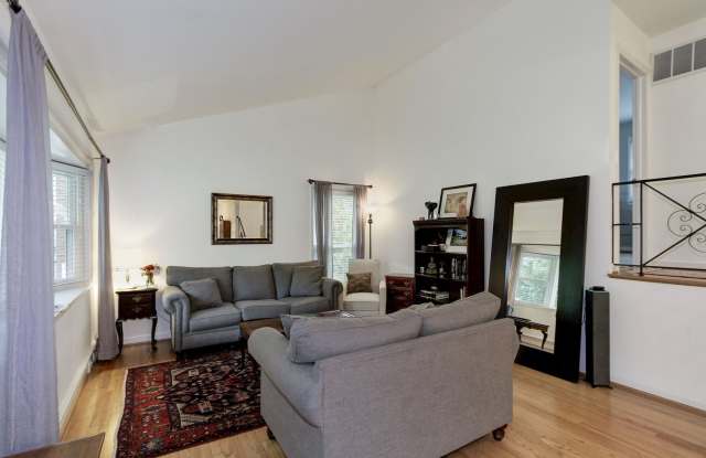 3 Bed 2 Bath - Silver Spring Split Level - Move In Ready Gallery 4