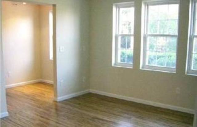 Gorgeous Renovated 1 Bdrm Condo at walk to Rosslyn or CrtHse Metro - 1911 Key Boulevard, Arlington, VA 22201