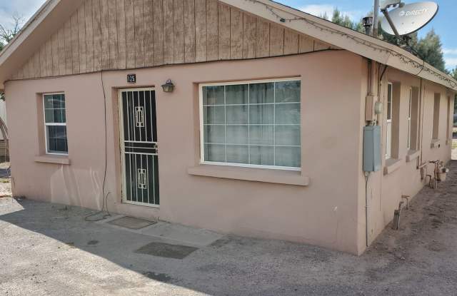 2 bedroom, 1 bath Home! Gallery 3