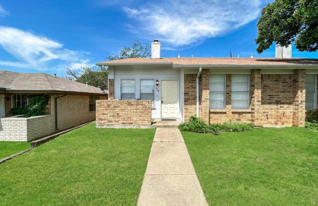 Charming townhouse in the heart of Arlington - 534 Guerin Drive, Arlington, TX 76012
