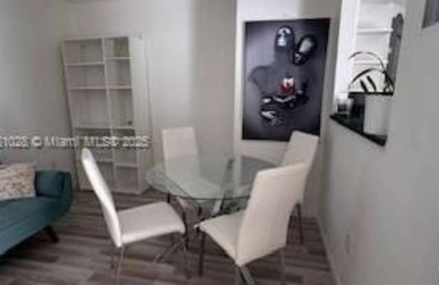 2141 Biarritz Dr photos photos