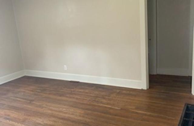 1500 East 10th Street Gallery 3