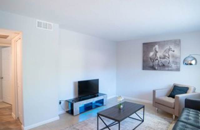 West 5th Gallery 3