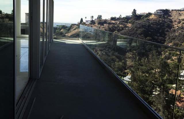 1905 SUNSET PLAZA Drive Gallery 4