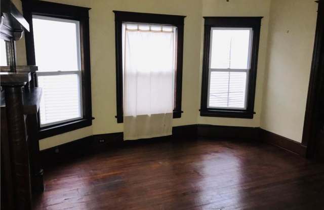 11 Jewett Avenue Gallery 4