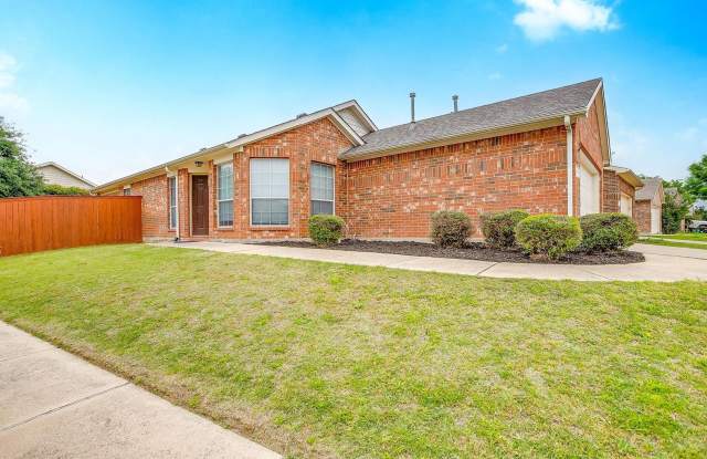 Amazing 3 Bed 2 Bath Rental in Alexandra Meadows- Eagle Mountain ISD- 76131 - 2101 Ingrid Lane, Fort Worth, TX 76131