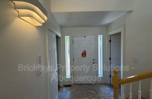 6517 Glen Oak NE Gallery 4