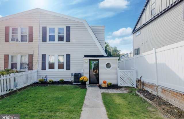 202 N ABERDEEN Avenue Gallery 1