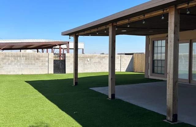 Beautiful Home with a Designer's Touch Gallery 3