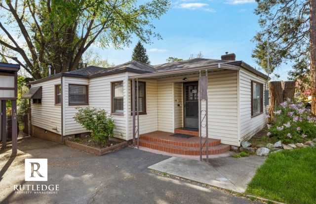 2 Bed / 1 Bath Home with Large Deck photos photos