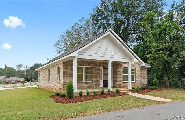 2402 Prince Avenue 3/3 House For Rent Gallery 1