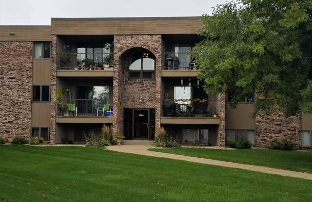 Viking Villas Apartments with Classic Brick Charm & Convenient Living Gallery 2