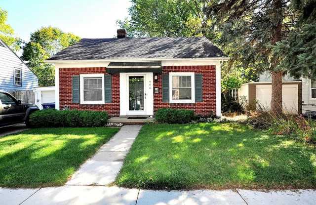 906 Sylvan Gallery 1