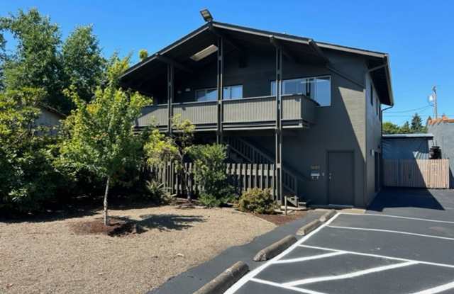 Unique Apartment for Rent in Cottage Grove - Water and Garbage included. photos photos