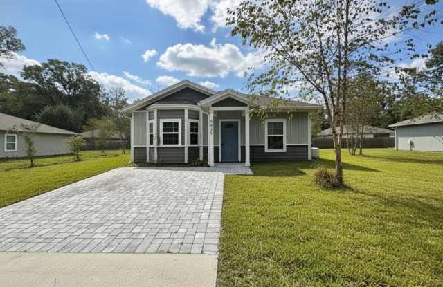 Move-In Ready 3 Bedroom Home in a Quiet Neighborhood! - 6625 Osceola Street, Jacksonville, FL 32219