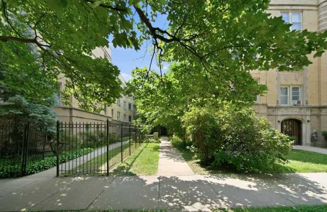 6316 N Artesian Avenue Gallery 2