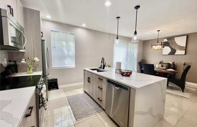 8472 SW 29th St photos photos