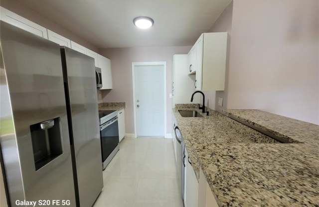 1533 NE 1st Ave photos photos