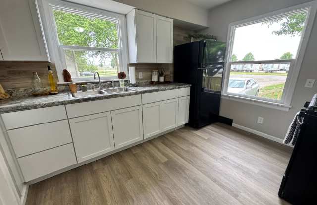 Remodeled 3 bed, 1 bath home for rent in Waterloo photos photos
