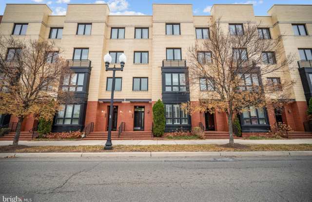 2111 RICHMOND Highway unit: 101 - 2111 Richmond Highway, Alexandria, VA 22301