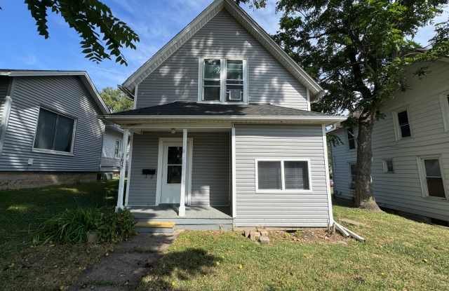 Available Now! 4 Bedroom Moline Rental, Pet Friendly photos photos