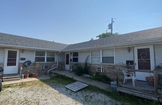 1004 Glendale Ave - 1004 Glendale Avenue, Tilton, IL 61833