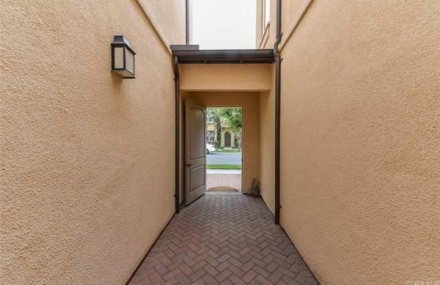 207 Kempton Gallery 3