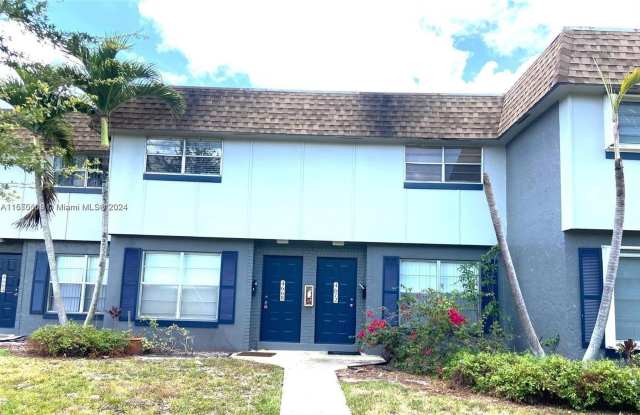 4668 NW 9th Dr - 4668 Northwest 9th Drive, Plantation, FL 33317