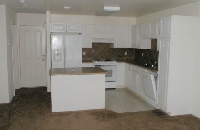 Fairways Edge 3 Bed/2.5 Bath Townhouse Available Now! photos photos