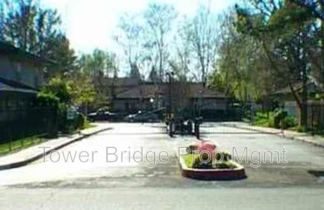 111 Roundtree Ct photos photos