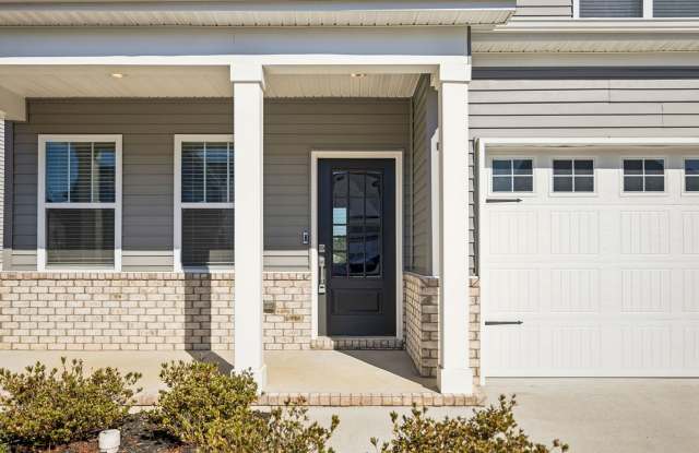 Welcome home to this move-ready gem in the sought-after Sawgrass community! Gallery 4