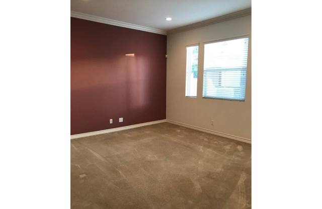 160 Hedge Bloom Gallery 4