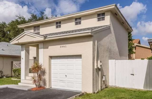 5961 Woodland Point Dr Gallery 2