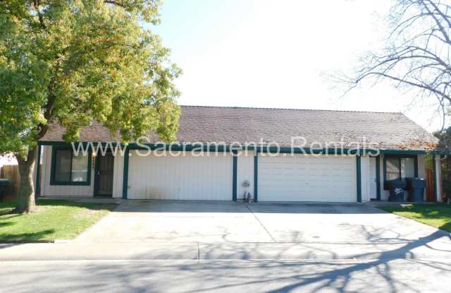 Spacious 2bd/2ba Foothill Farms Duplex with 2 Car Garage - 4548 Bomark Way, North Highlands, CA 95842