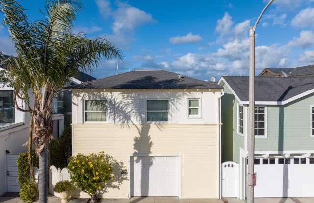 Newport Beach Bayfront Cottage with Private Dock Gallery 4