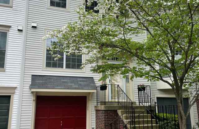 Beautiful Townhouse in the Heart of Burke Centre! photos photos