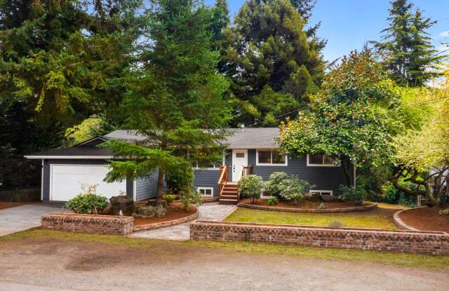 Beautifully Remodeled in Kenmore- Pet Friendly with Oversized Backyard Gallery 1