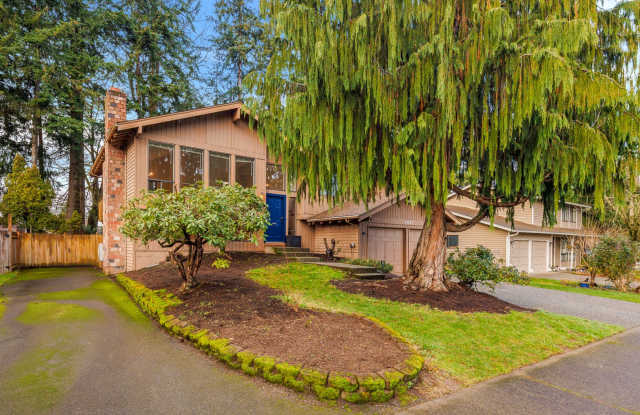 4 Bedroom Finn Hill Home with Fully Fenced Private Yard and 2 Car Garage Gallery 3